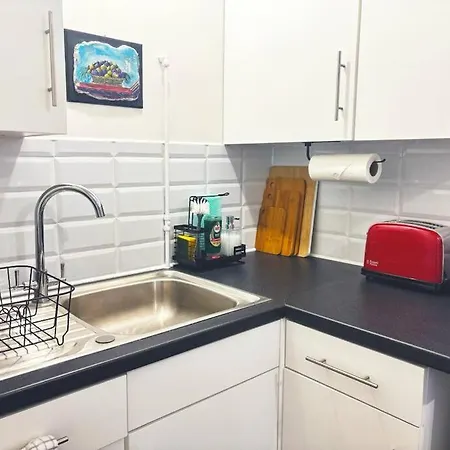 Apartment In Epsom With Free Parking Exterior photo